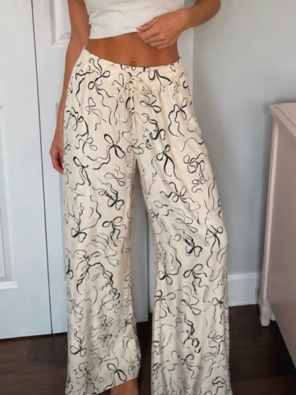 Rachel Zoe Cream Wide-Leg Pants with Black Ribbon Print